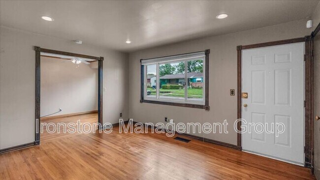 Building Photo - 4956 S Maybelle Ave