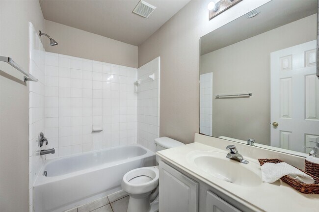 Building Photo - 16535 Cairngrove Ln