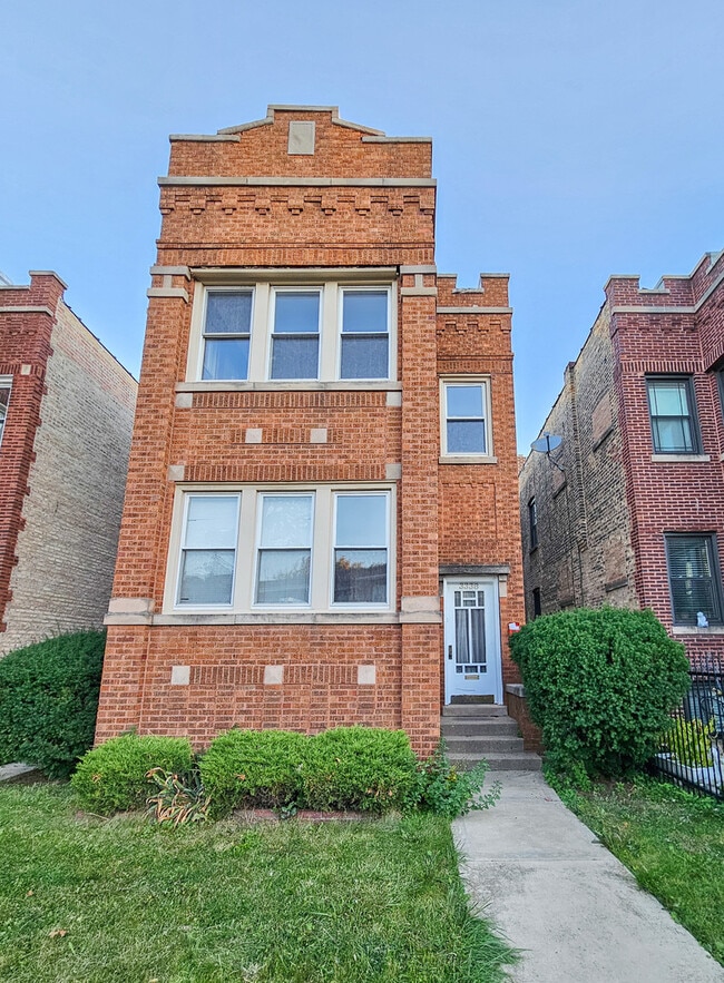Primary Photo - 3338 W Cullom Ave