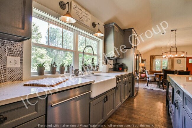 Building Photo - 3/2 Home on large lot in Woodstock