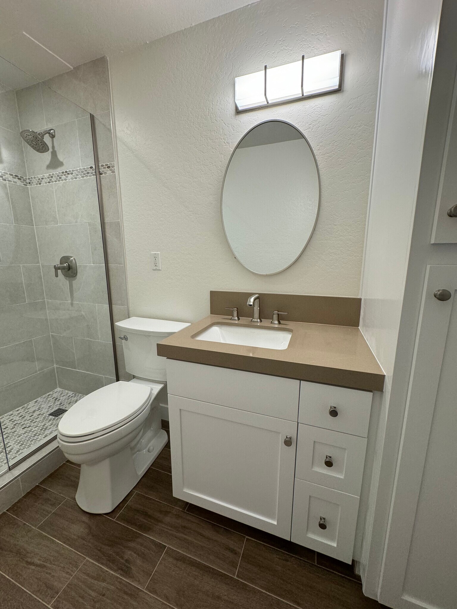 Building Photo - 208 Oswego Ave