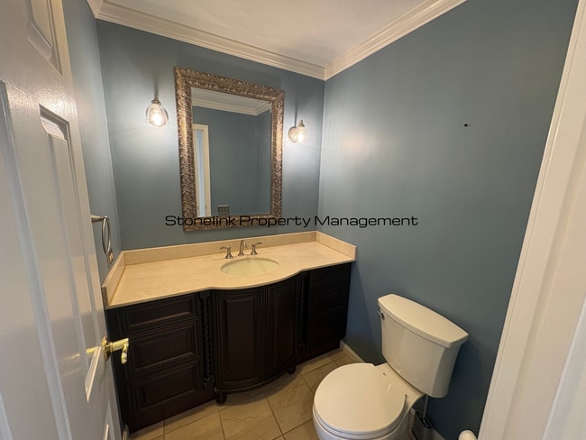 Building Photo - Fully Redesigned Townhouse Style Condo For Rent in Desirable Louisquisset Community!