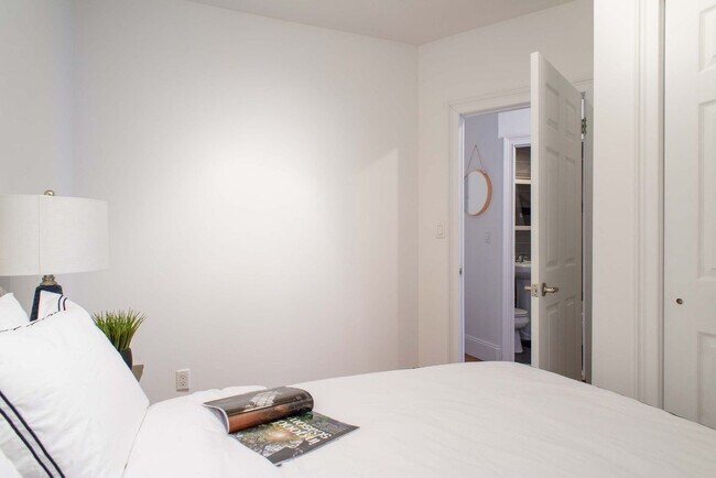 Building Photo - 69 Clinton St