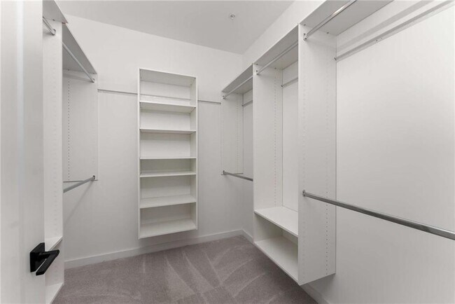 Building Photo - 455 Ashbury Dr