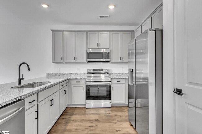 Building Photo - 1250 Westgate Vlg Dr