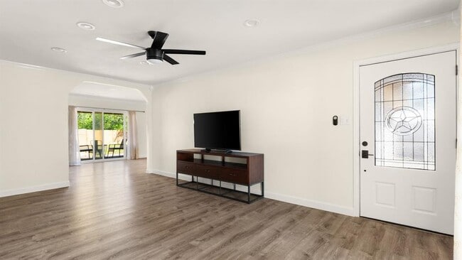 Building Photo - 2118 Fordham Ln