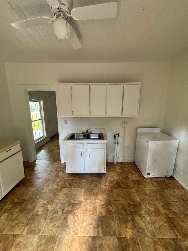 Building Photo - 2 or 3/1 in Grover, NC really located in E...