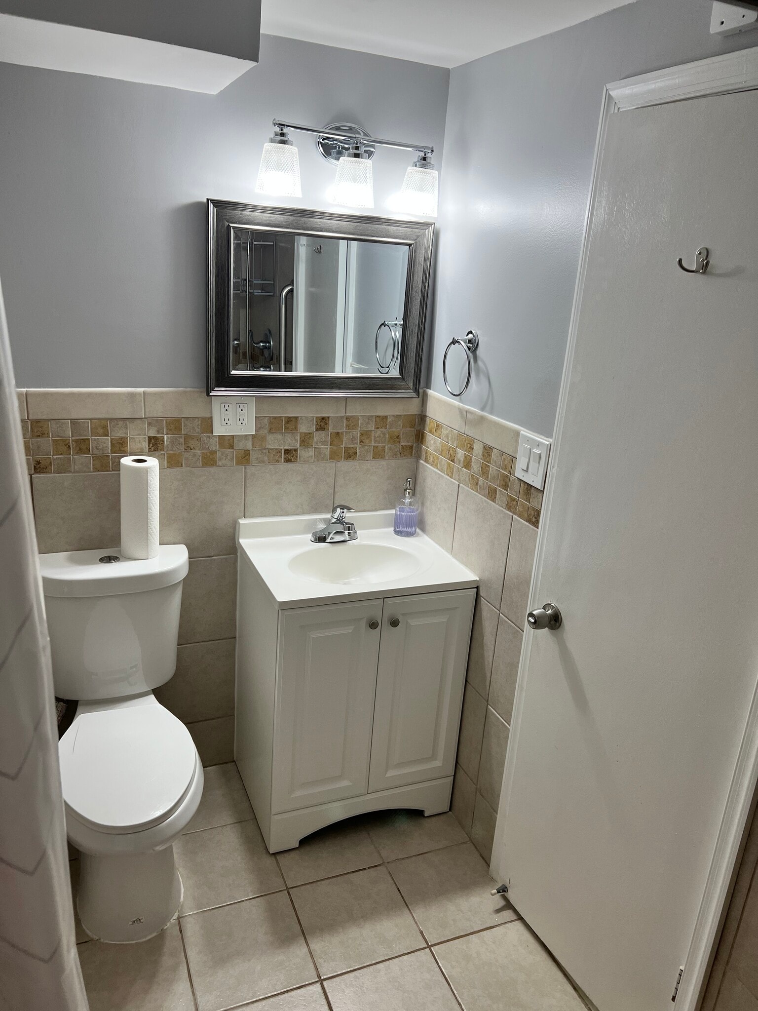 Building Photo - 2317 Glenmore Terrace