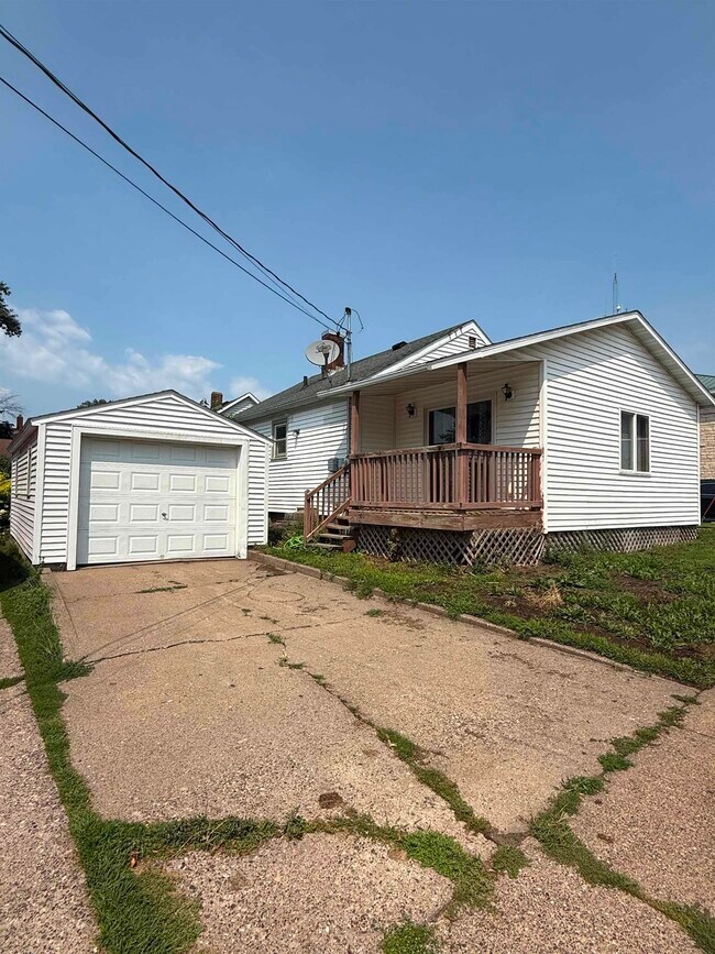 Building Photo - 301 N Beaumont Rd