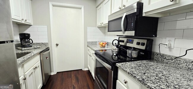 Building Photo - 5151 Roswell Rd