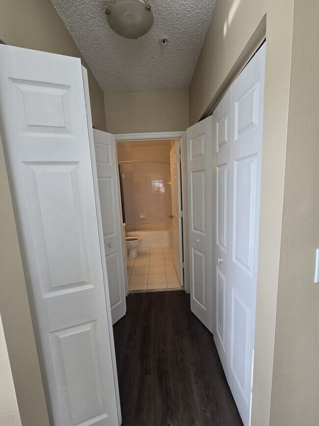 Building Photo - RESORT STYLE, BEAUTIFUL 2 BEDROOM AND 2 BATHROOMS ON THE TOP FLOOR