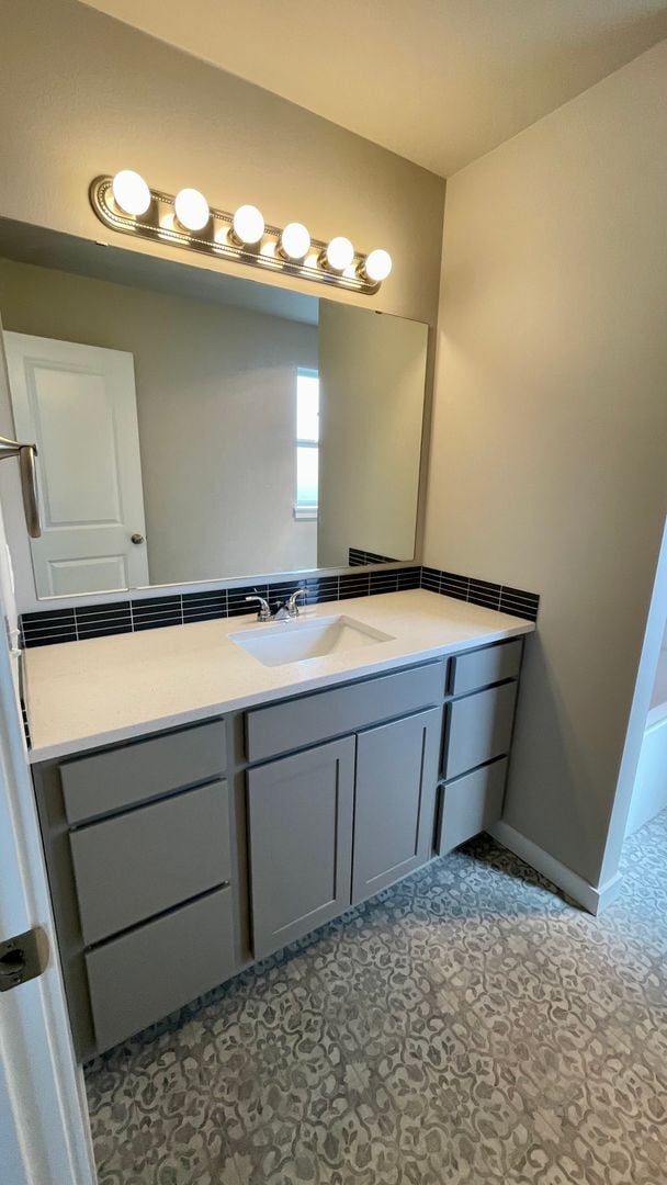 Building Photo - Beautiful 3 Bedroom Duplex with Garage!