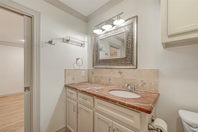 Building Photo - 5611 Briarbend Dr