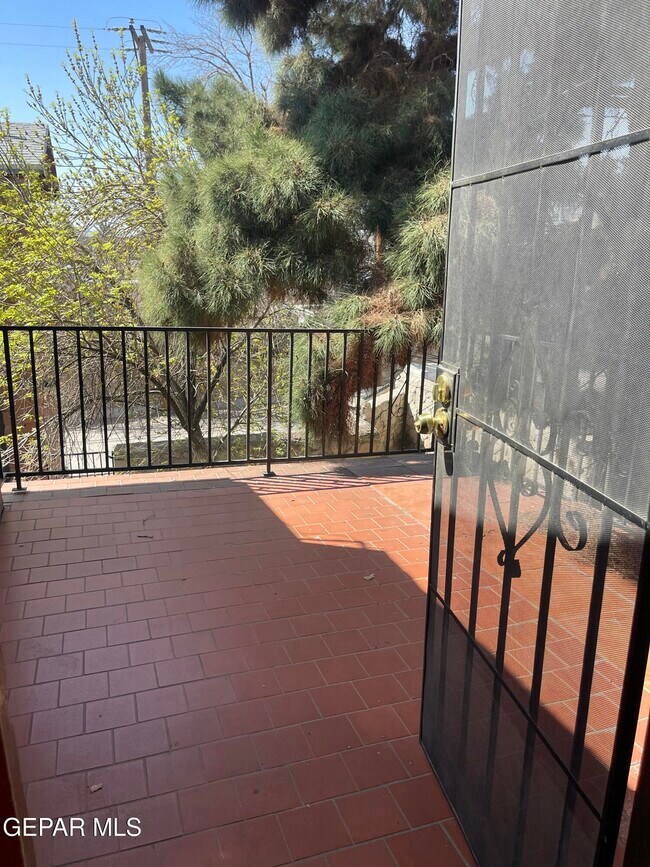 Building Photo - 705 N St Vrain St