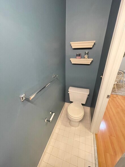 Building Photo - 1716 Lake Shore Crest Dr