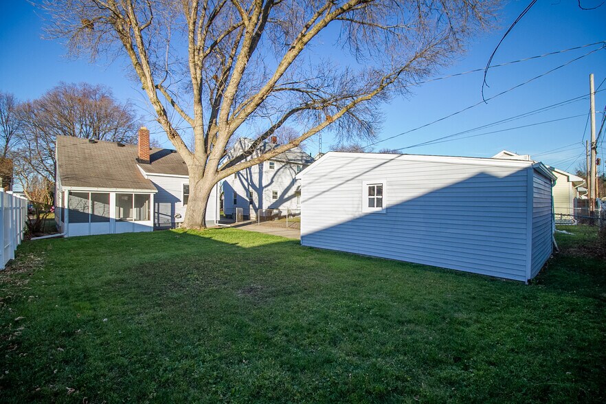 Building Photo - 423 W Capistrano Ave
