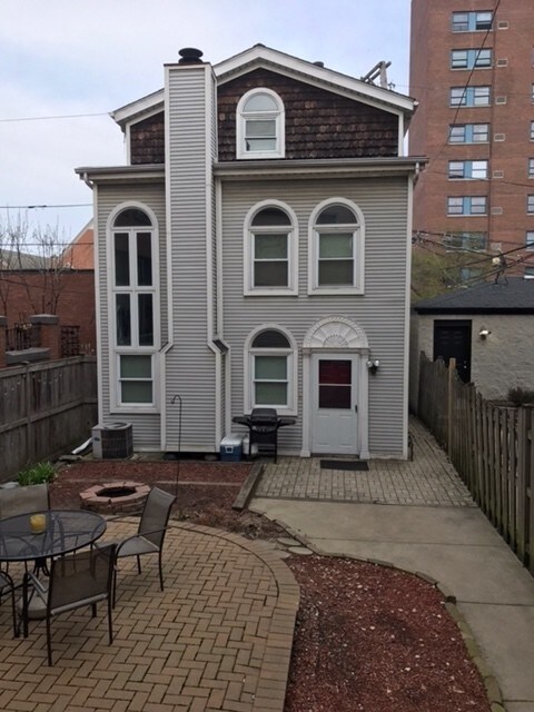 Primary Photo - 2723 N Kenmore Ave