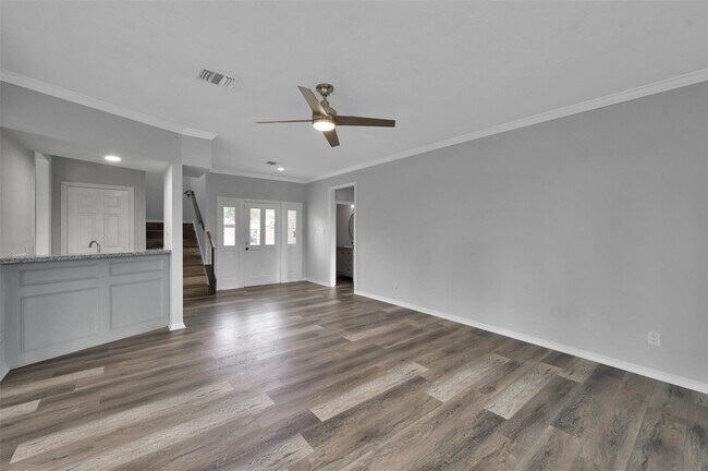 Building Photo - 13527 Summer Hill Dr
