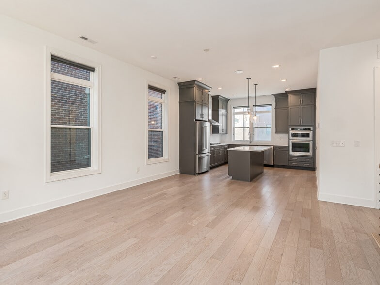 Building Photo - 766 N 6th St