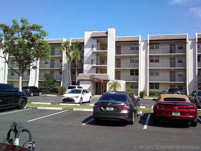 Building Photo - 9420 Poinciana Pl