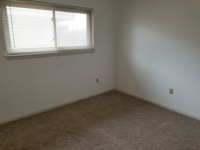 Building Photo - re1417