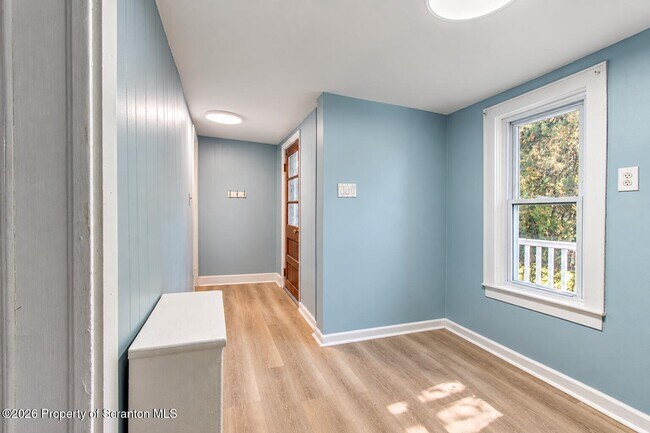 Building Photo - 1638 Sanderson Ave