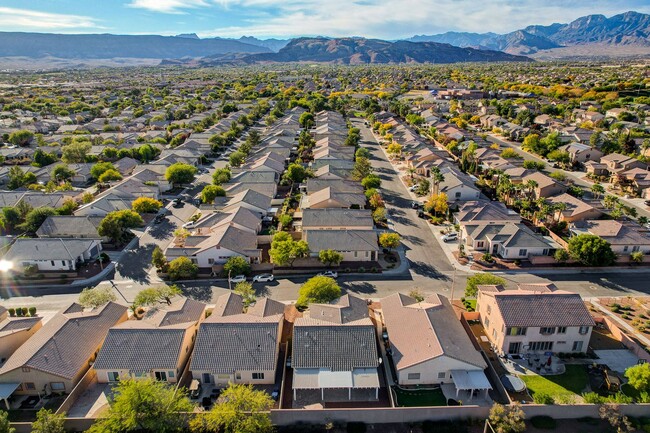 Building Photo - 1 Story in Summerlin - Brand New Carpet, P...