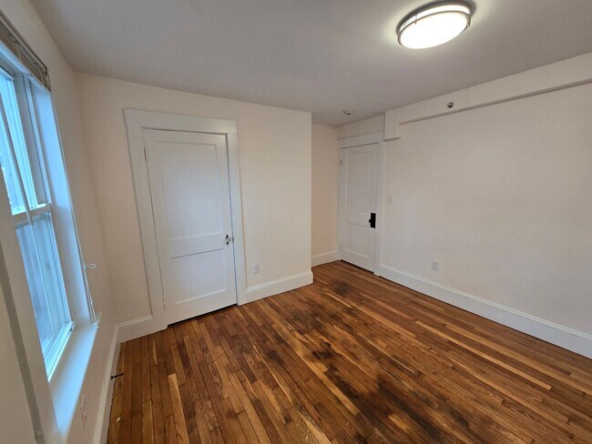 Building Photo - 297-299 Cabot Street