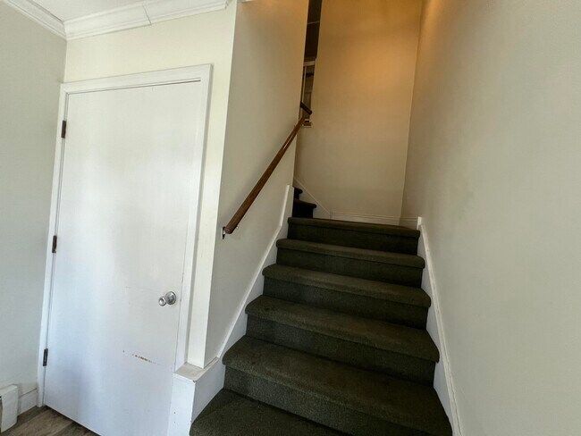 Building Photo - 1335 W Main St