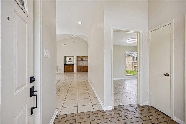 Building Photo - 8018 Cobblefield Ln