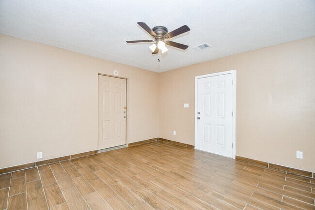 Building Photo - 11706 Spring Grove Dr