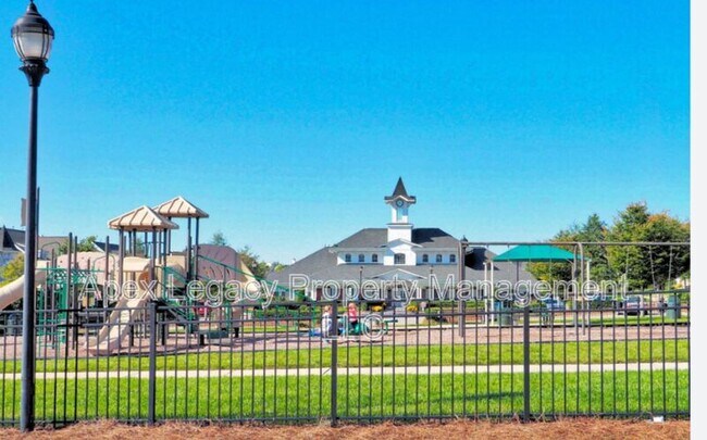 Building Photo - 1009 Artis Town Ln