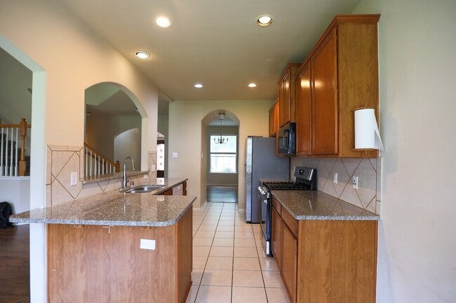 Building Photo - 5102 Heatherdawn Ct