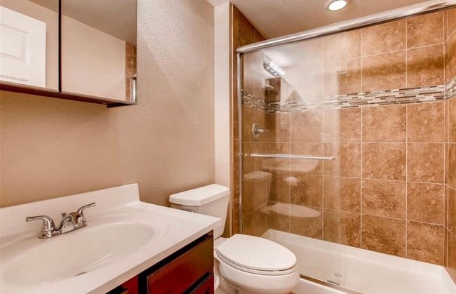 Building Photo - Beautifully updated home in a fantastic Parker neighborhood