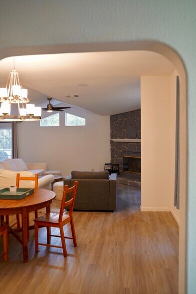 Building Photo - 29205 Saddle Oaks Ln