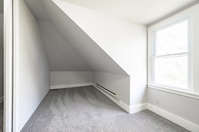 Building Photo - PRELEASING