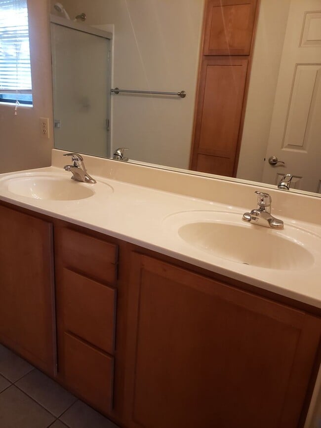 Building Photo - 2 bed / 2 bath - 2 car attached garage