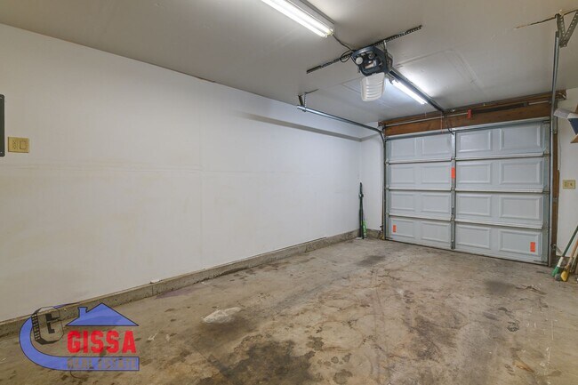 Building Photo - Beautiful home with 3 bedrooms, 2 bathroom...