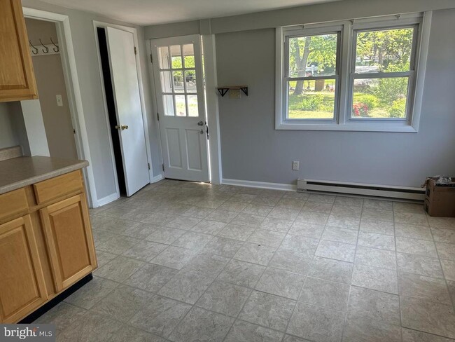 Building Photo - 7648 Beach Dr