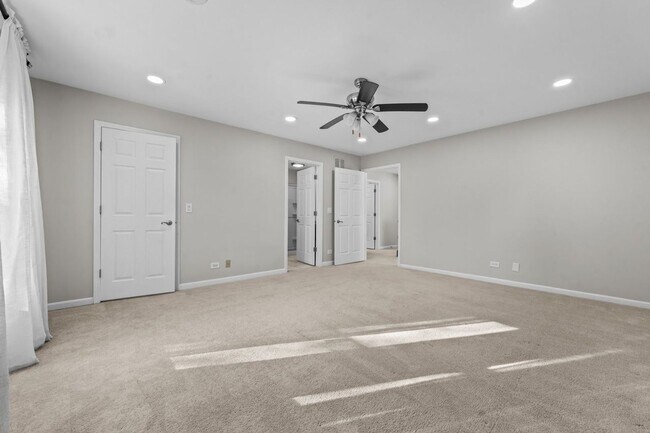 Building Photo - Updated 2-Story Home in Desirable Deerpath Subdivision - Available Immediately.