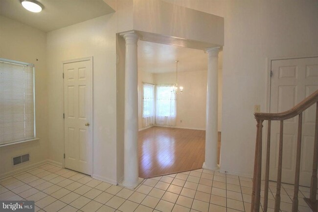 Building Photo - 92 Harvard Cir