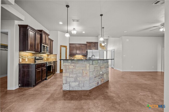 Building Photo - 103 Weeping Willow Ct