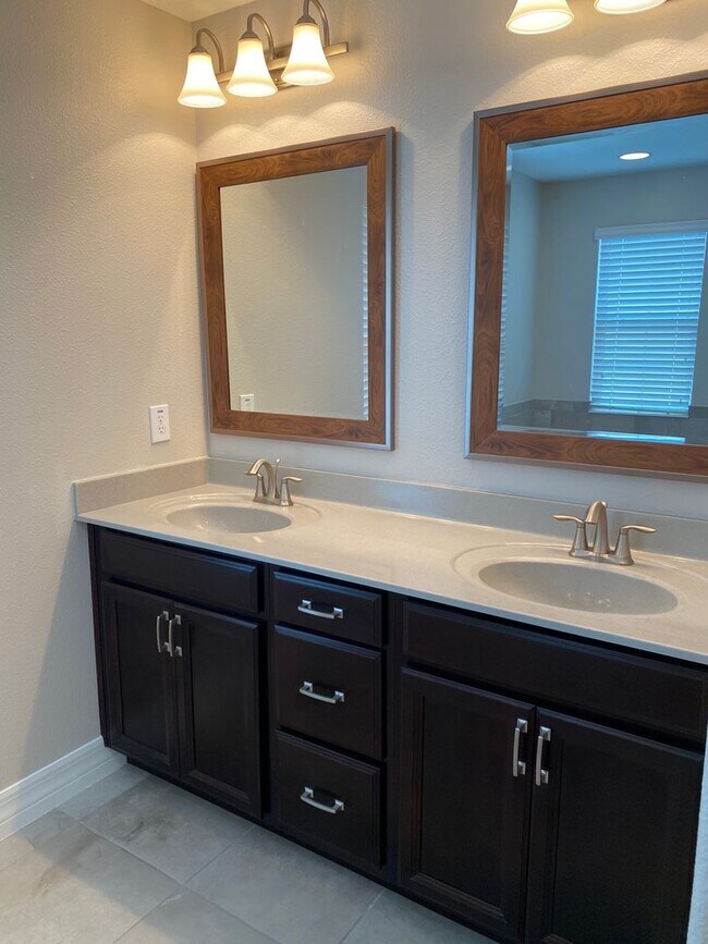 Building Photo - 1061 Clifton Springs Ln
