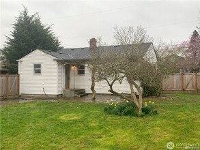 Building Photo - 2bd/1ba Seattle Home