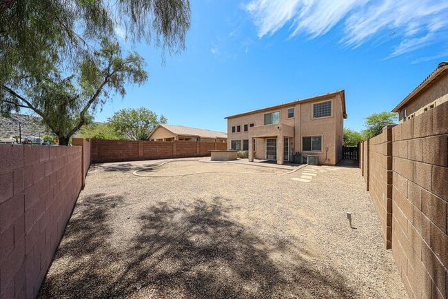Building Photo - Welcome to this spacious 4 bedroom, 2.5 ba...