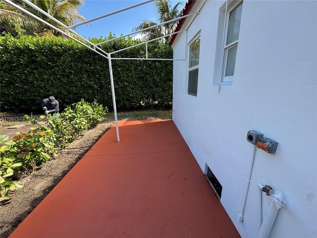 Building Photo - 51 Montilla Ave