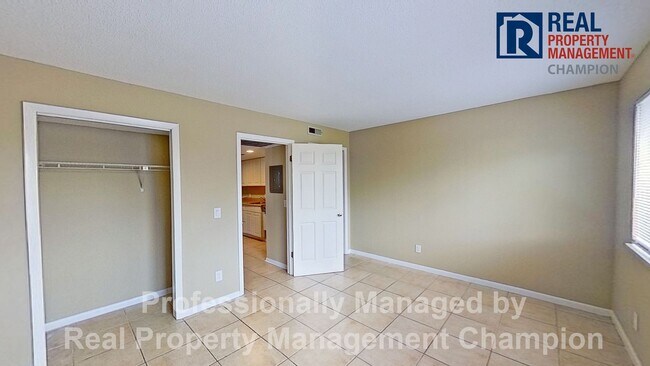 Building Photo - Upper Level 1 BD/1 BA Condo Near UNCW