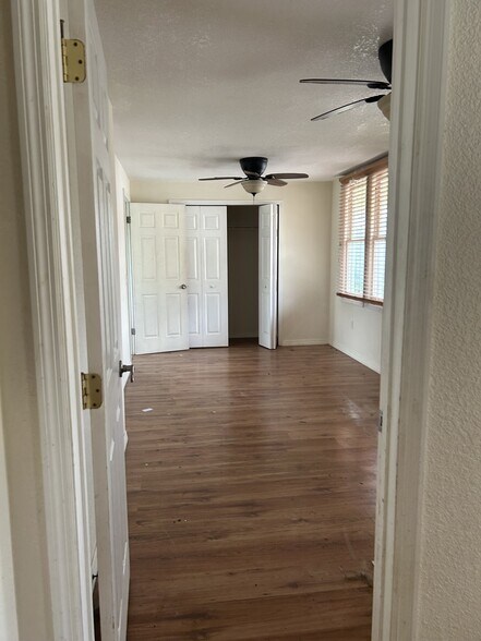Bedroom 1 Unit A - 613 N Dixie Ave