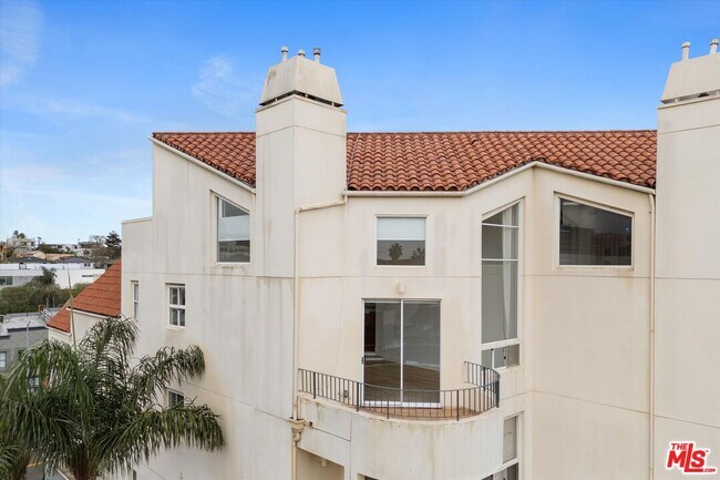 Building Photo - 235 Main St