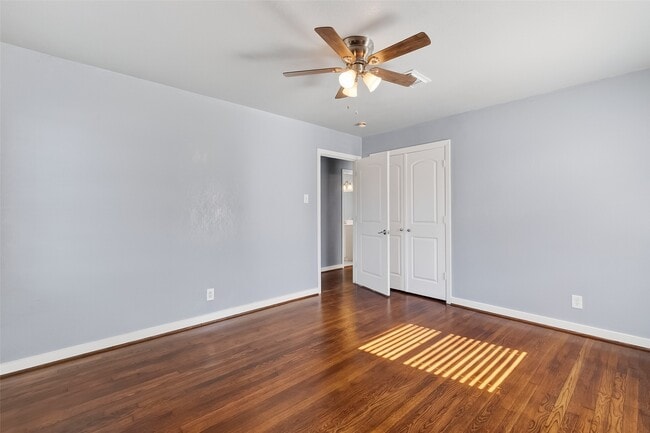 Building Photo - 1205 Alpha Dr